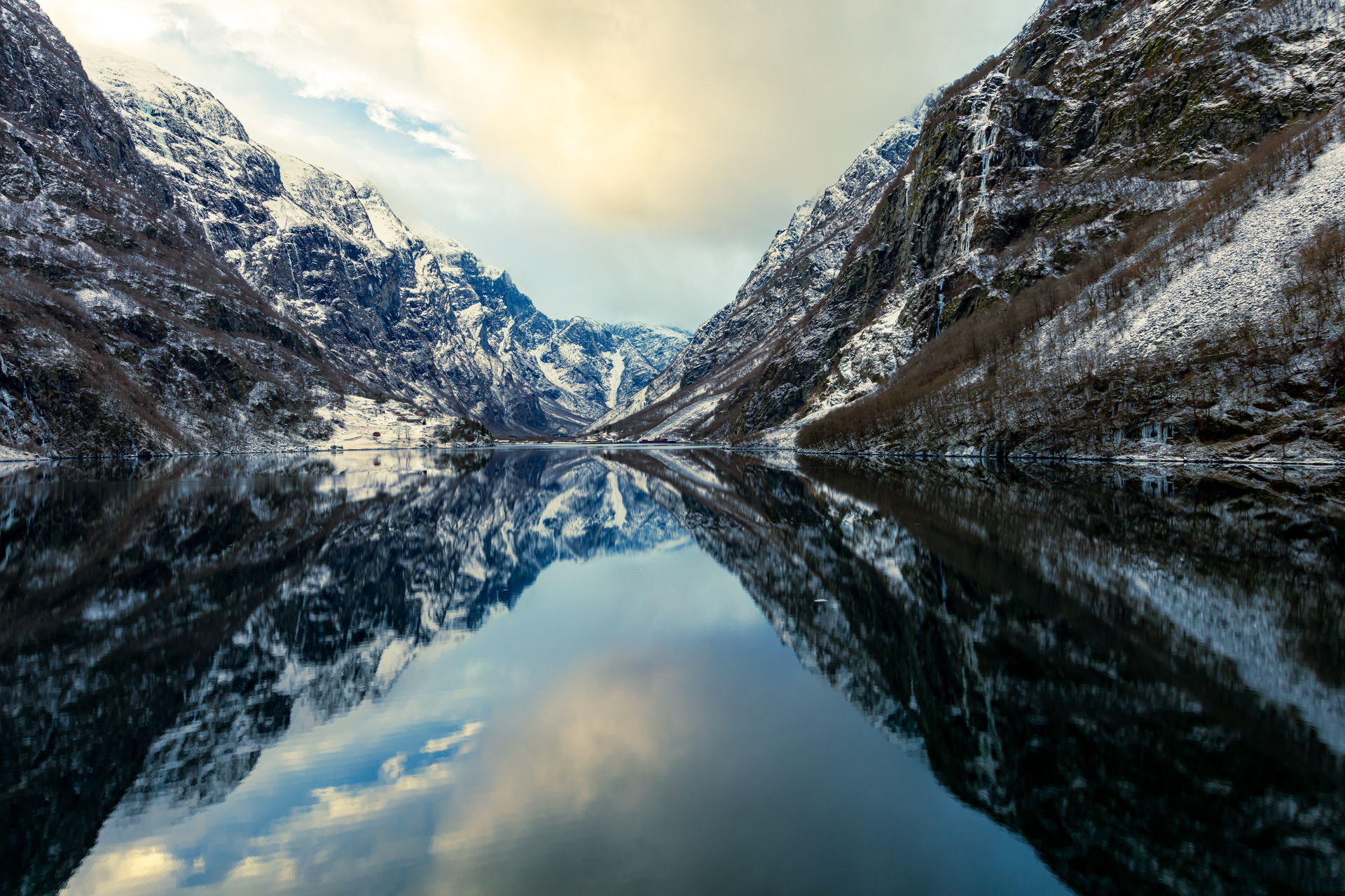 Winter Cities, Arctic Seas & Northern Lights in Norway, 11 days